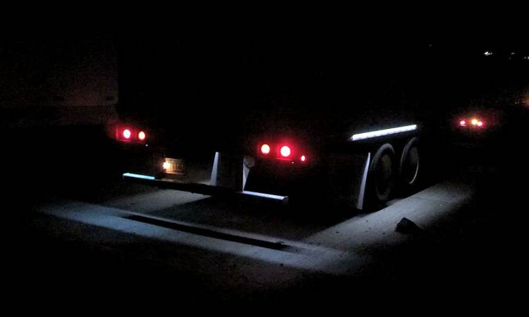 Trailer tandem and lighting at night